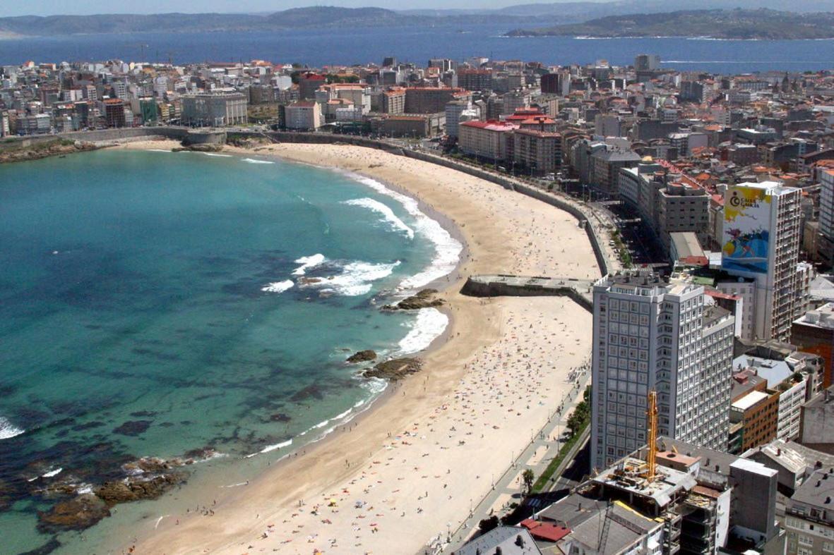Primera Linea De Playa De Riazor A Coruna Bagian luar foto